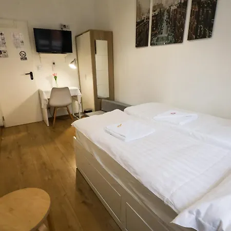 Pest-port 4 For 16 Person Apartment *