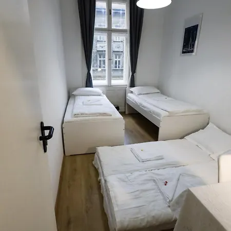 Pest-port 4 For 16 Person Apartment