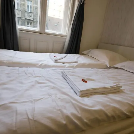 Pest-port 4 For 16 Person Apartment