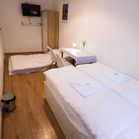 Pest-port 4 For 16 Person Apartment *