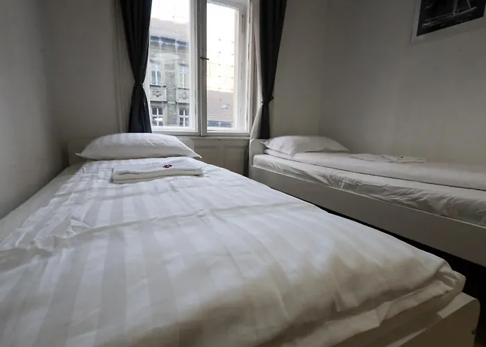 Apartament Pest-port 4 For 16 Person *